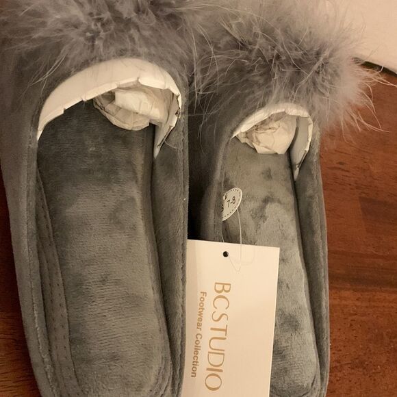 BC Studio Gray slip on house shoes detailed with faux fur - Picture 3 of 8